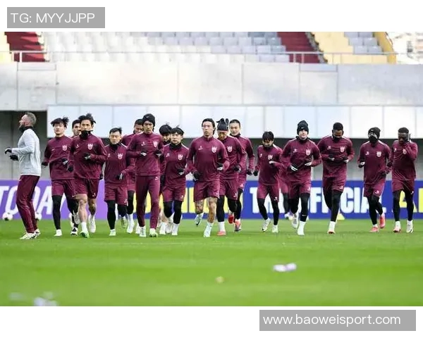 海港队抵达泰国备战亚冠李帅刘若钒加布里埃尔因伤缺阵 海港队抵达泰国备战亚冠李帅刘若钒加布里埃尔因伤缺阵