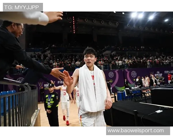 杨瀚森在比赛中表现出色需加强防守与无球跑动提升实力 杨瀚森在比赛中表现出色需加强防守与无球跑动提升实力