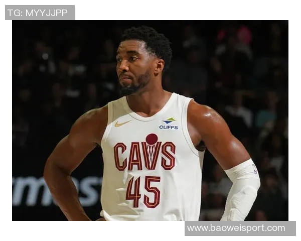 米切尔表现起伏明显第三节狂砍21分末节却陷入低迷仅得4分失误频繁