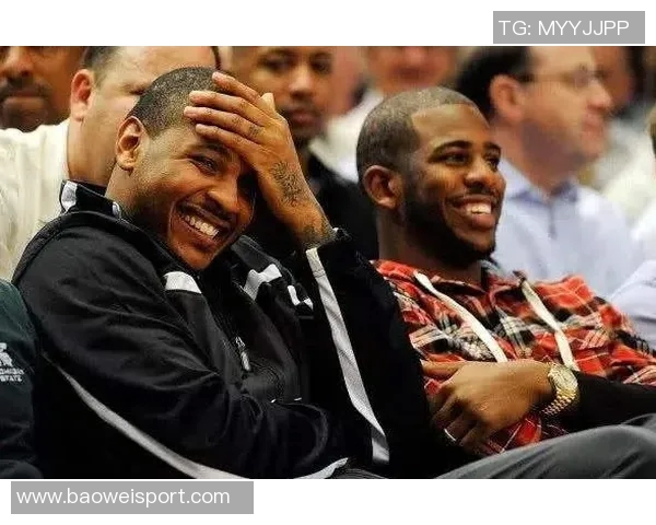 保罗私下向小卡请教战术遭小范严厉警告引发热议 保罗私下向小卡请教战术遭小范严厉警告引发热议