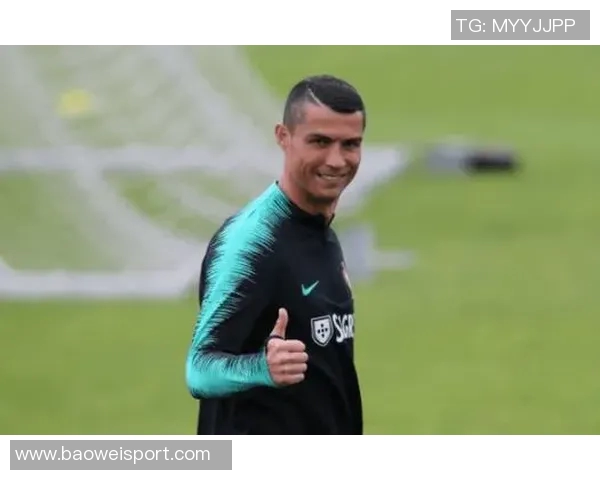 C罗社交媒体分享新造型清爽寸头引发粉丝热议 C罗社交媒体分享新造型清爽寸头引发粉丝热议