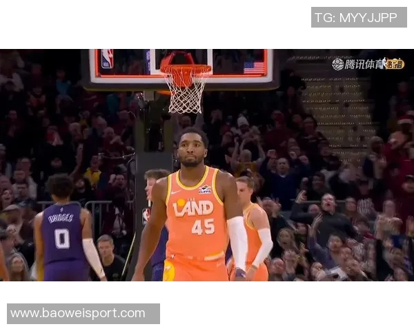 米切尔上半场状态低迷仅得6分球队遭遇严防表现不佳需调整策略