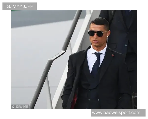 C罗分享回归葡萄牙国家队的帅气照片墨镜加持魅力十足